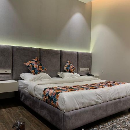 Hotel Alpine Plaza Shāhpur Extérieur photo