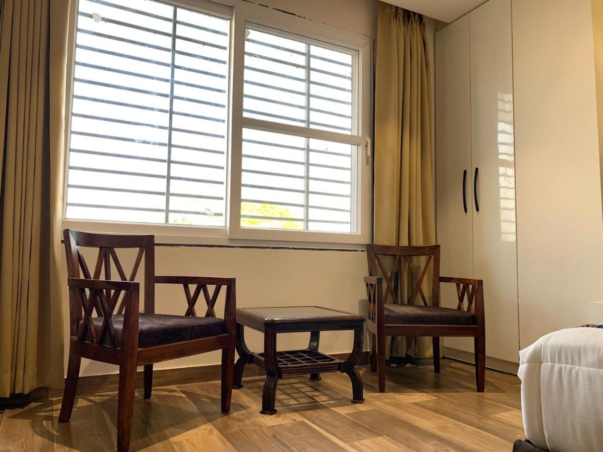 Hotel Alpine Plaza Shāhpur Extérieur photo