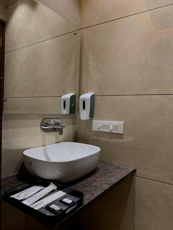 Hotel Alpine Plaza Shāhpur Extérieur photo