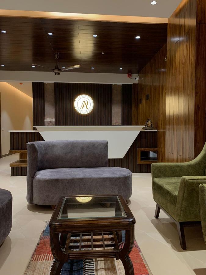 Hotel Alpine Plaza Shāhpur Extérieur photo